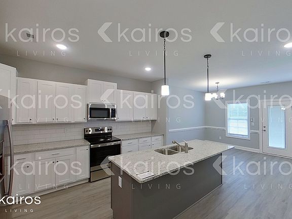 5th image of 3704 Oak Leaf Way #D