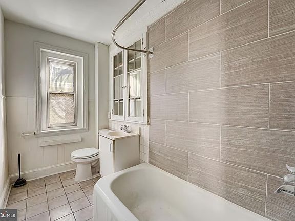 4th image of 4245 Ridge Ave #2R