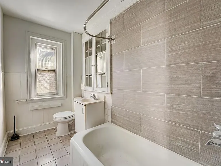 4245 Ridge Ave #2R — Photo 4