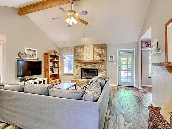 2nd image of 602 Brookhollow Dr