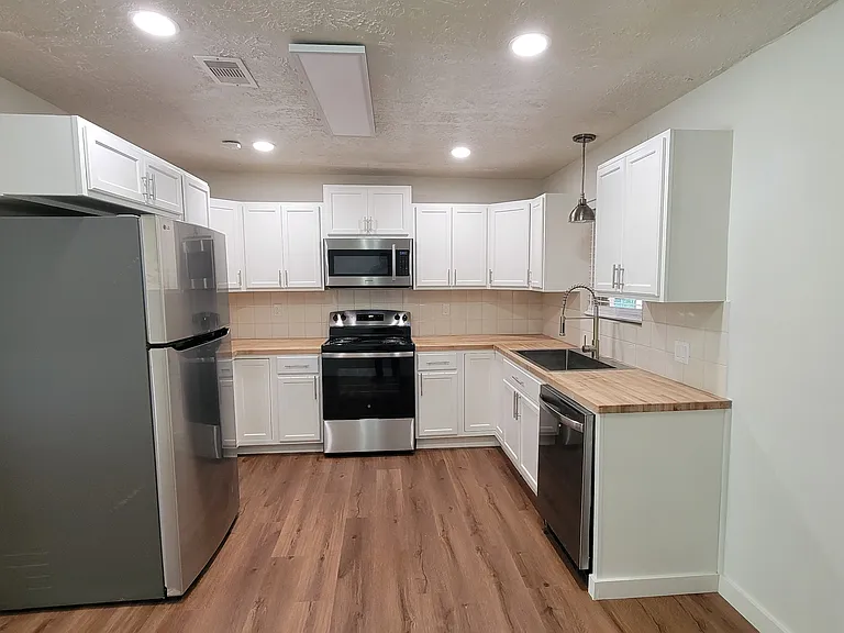 2100 Hill Top Ct #1 — Photo 19