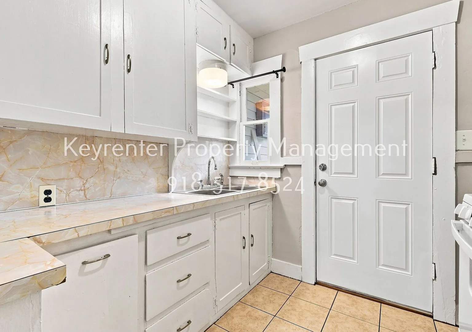 E 5th Pl Duplex — Photo 2