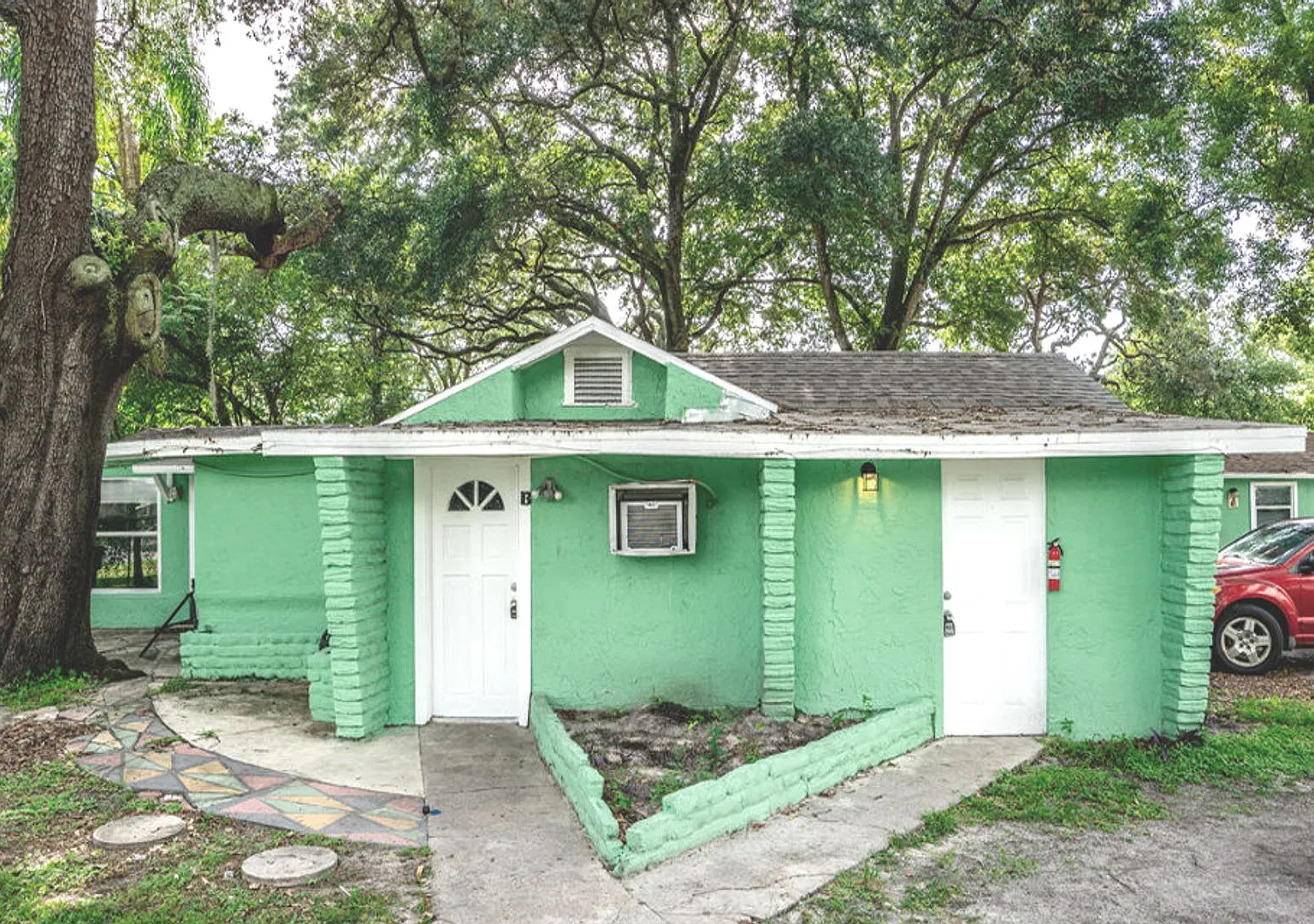 Tampa Street Cottages — Photo 1