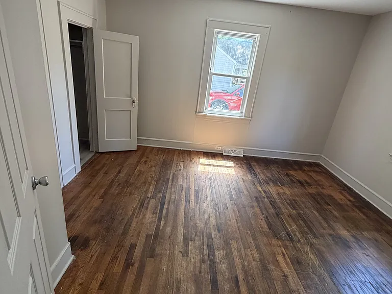 4033 Reich St — Photo 3