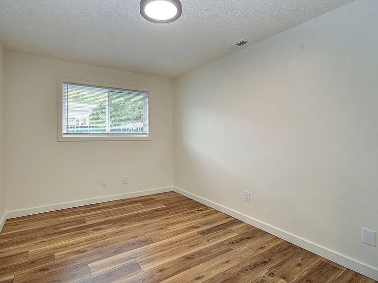 14317 SE 14th St — Photo 22