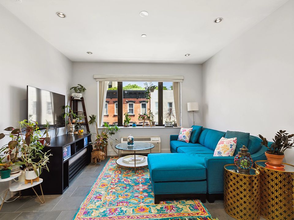 1st image of 194 Meserole St APT 3A