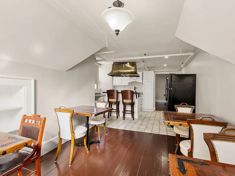 360 Farmington Ave #11 — Photo 4
