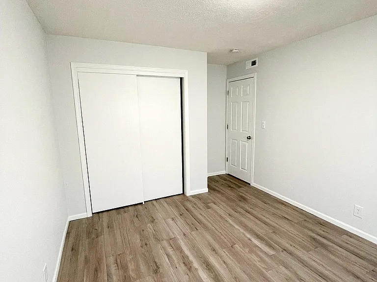 4915 Huntington Ave #6 — Photo 7