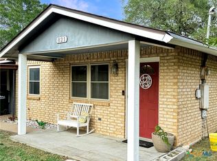 821 S Mill St, Flatonia, TX 78941