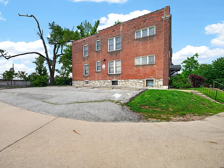 5744 Pershing Ave #1E — Photo 21