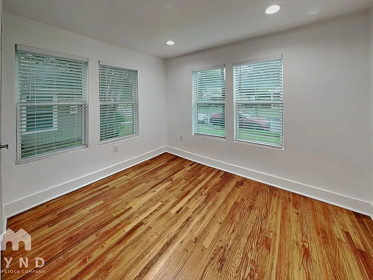 2718 Lawrence St — Photo 11