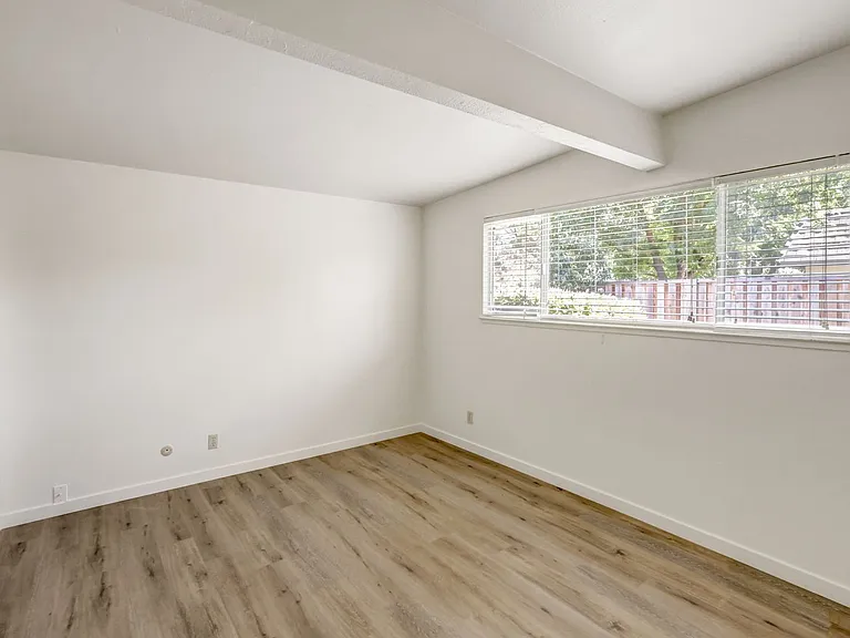 406 Scripps Dr — Photo 15