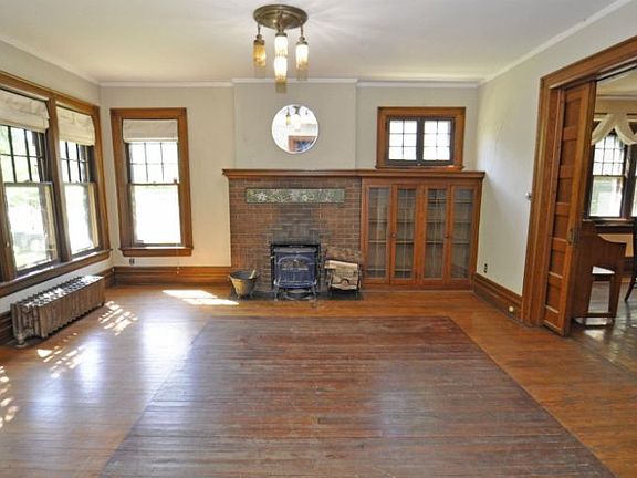 5th image of 1127 Portage Ave