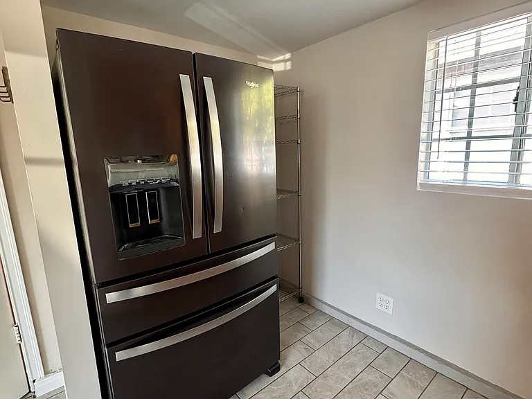 157 California Ave — Photo 6