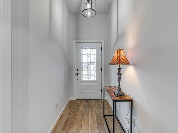 4th image of 2424 Creekview Trl