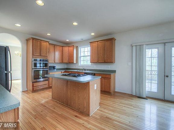 4th image of 9 Regal Ct
