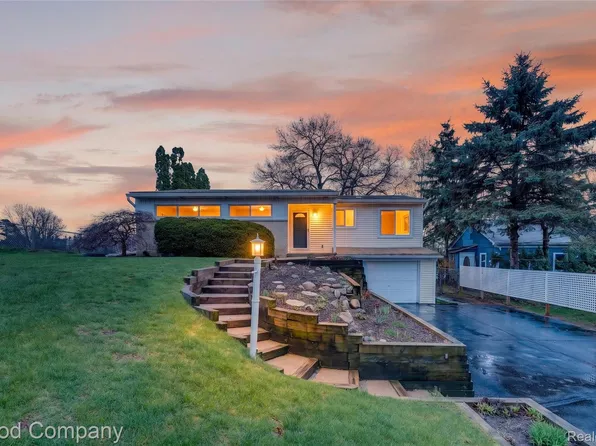 3463 Coseyburn Rd, Waterford, MI 48329