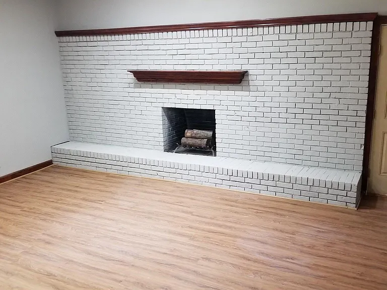 211 Cherry Hill Dr — Photo 3