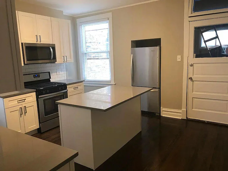 1726 N Honore St #2 — Photo 5
