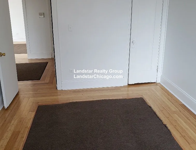 6300 N Oakley Ave #3 — Photo 2