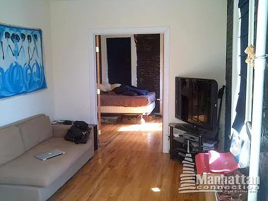 Rented by Manhattan Connection | media 23