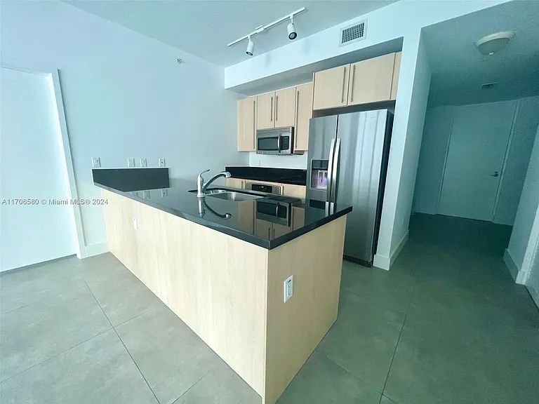 1111 SW 1st Ave #1916 — Photo 3