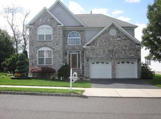 6 Seminole Ct, Monroe Township, NJ 08831