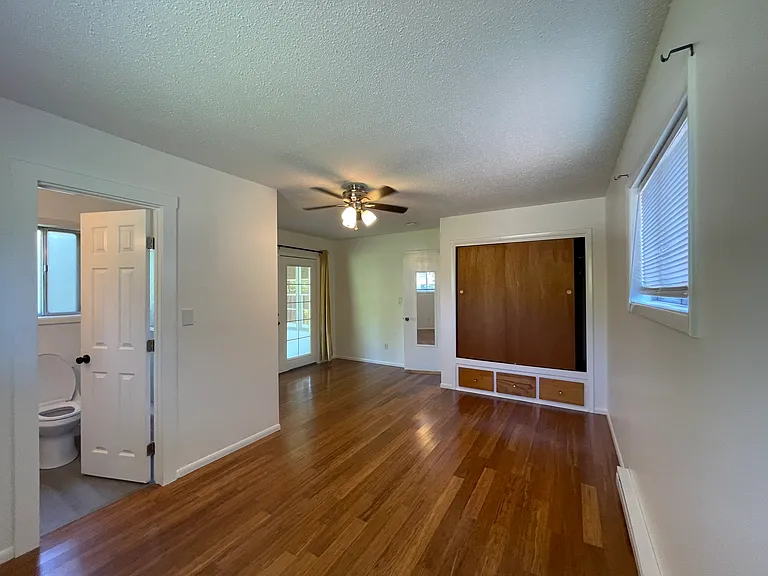 1025 22nd St NE — Photo 14