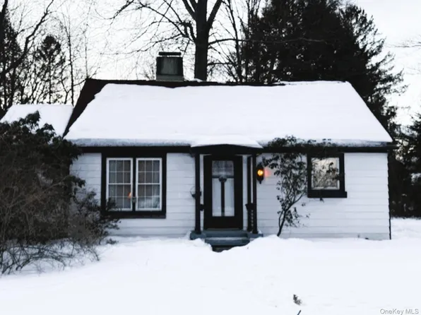 10 Phillips Street, Red Hook, NY 12571