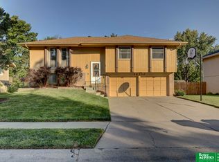 12712 Grant Cir, Omaha, NE 68164