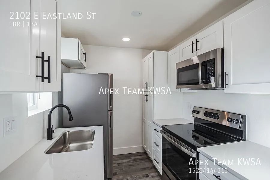$925 Beautifully Updated 1 Bed | 1 Bath Unit Available For a Move-In ! — Photo 3
