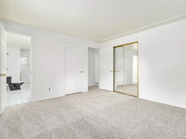 850 W Chenango Ave — Photo 14