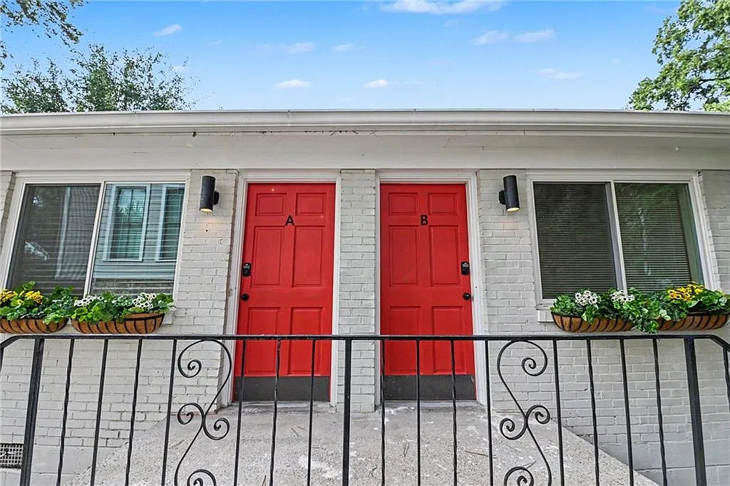 2240 Stephen Long Dr NE — Photo 3