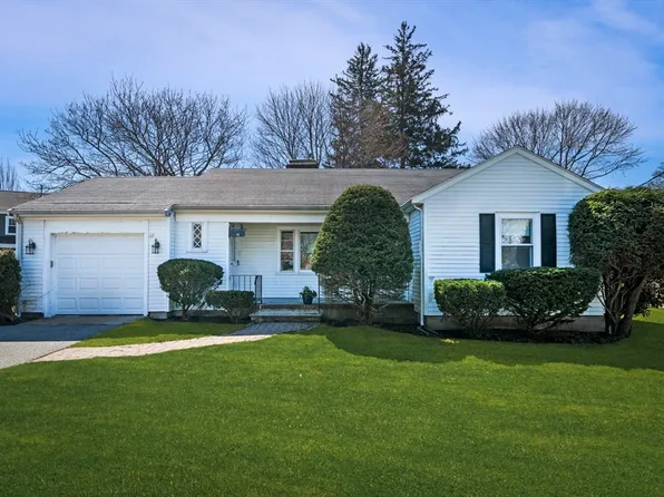 10 Lafayette St, Marblehead, MA 01945