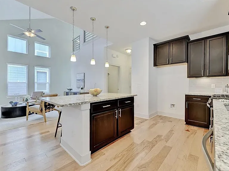 1404 Casa Dr — Photo 10