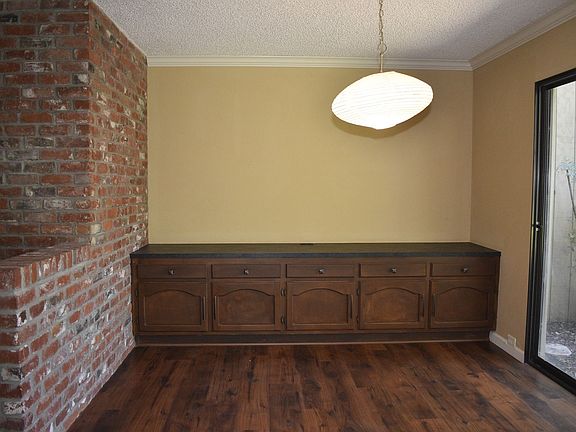4th image of 1404 Commons Dr