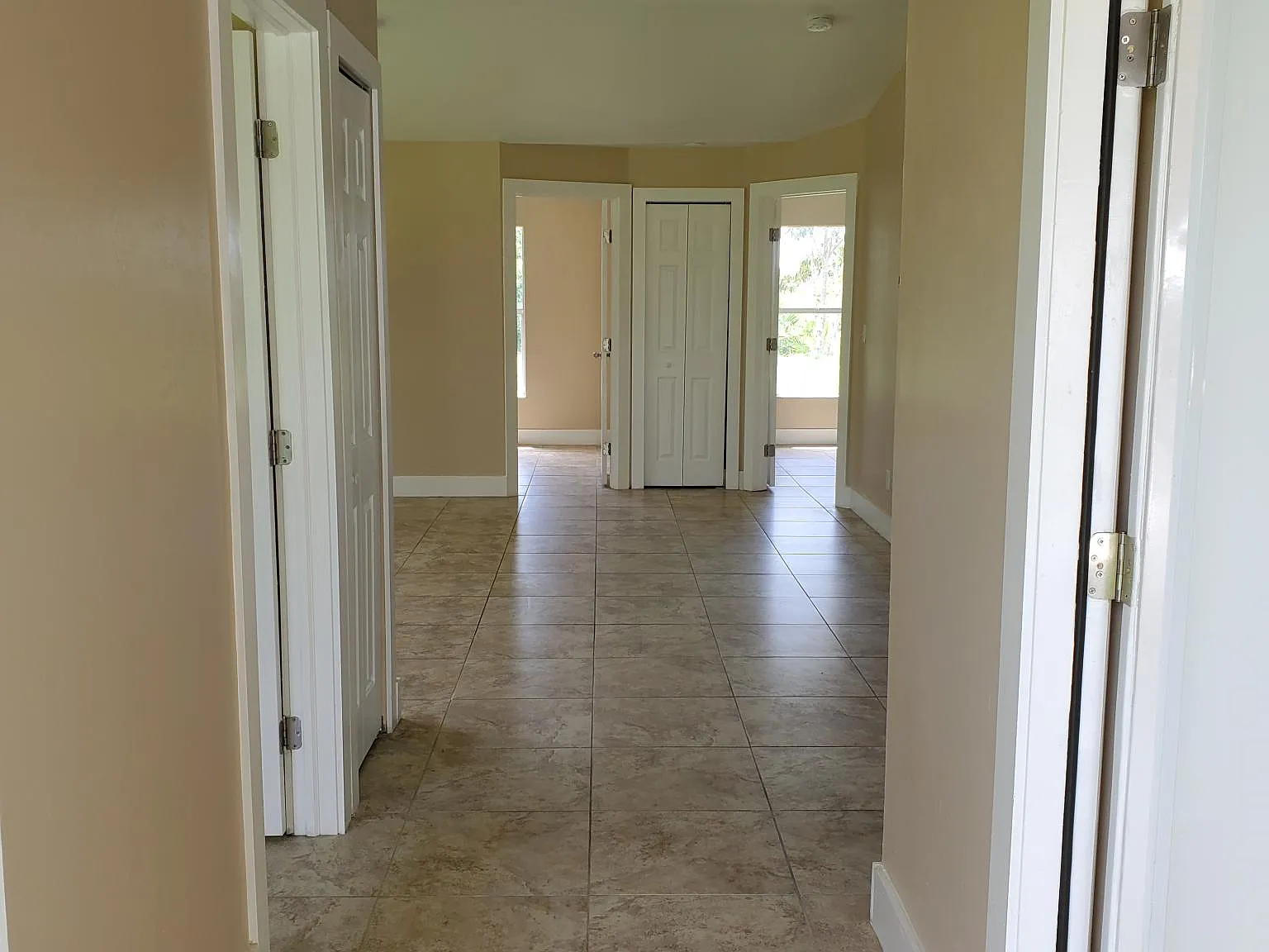 1118 Eisenhower Blvd — Photo 2