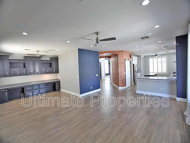 7236 W Avenida Del Rey — Photo 8