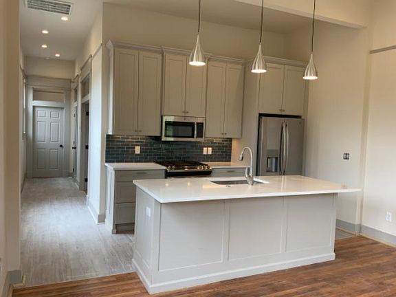 3rd image of 923 McMath Ave #1