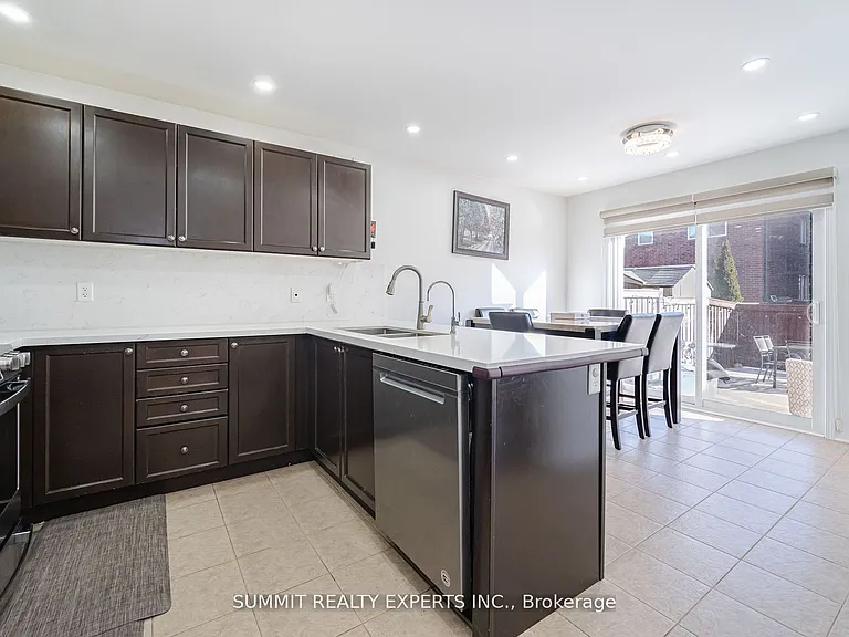 39 Donomore Dr #UPPER — Photo 14