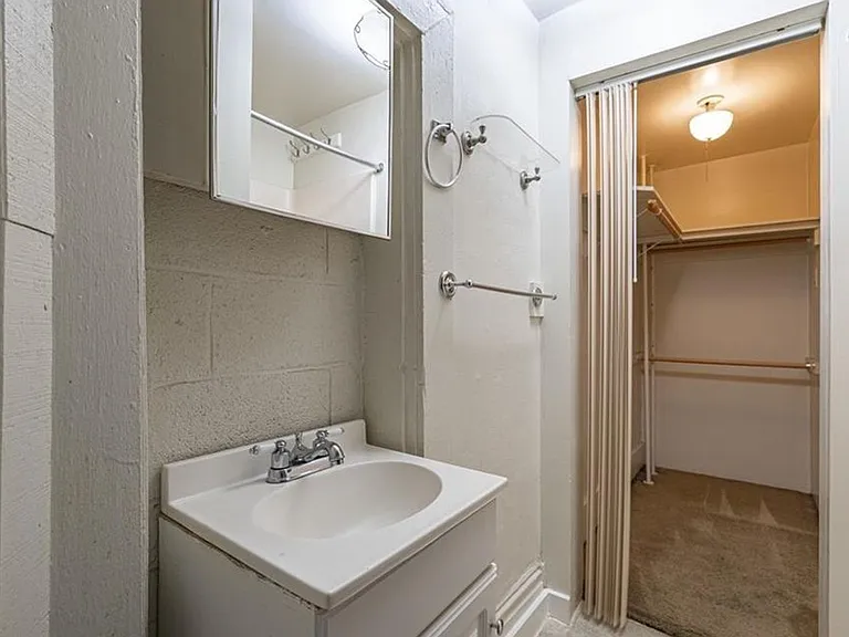 102 N Lombardy St — Photo 7