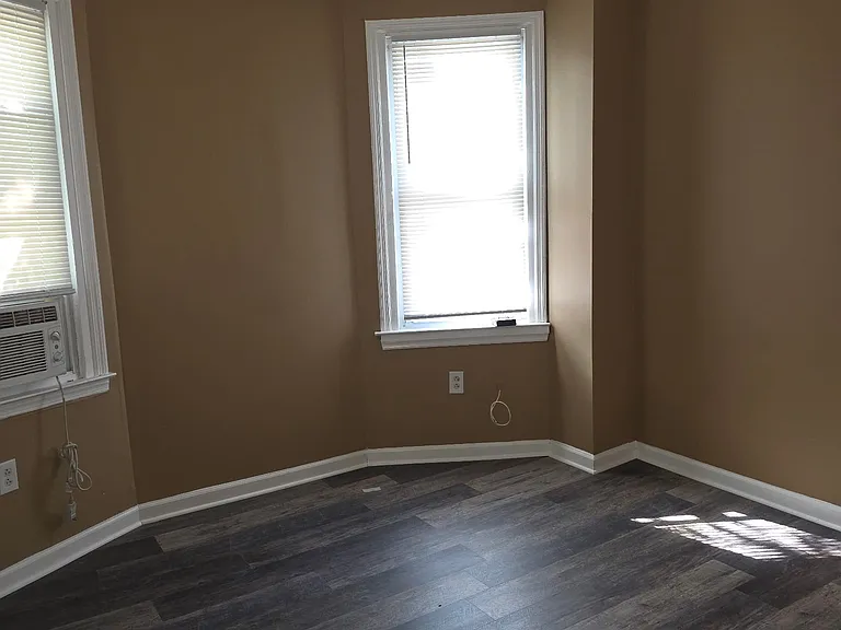11 Victor Ave — Photo 3
