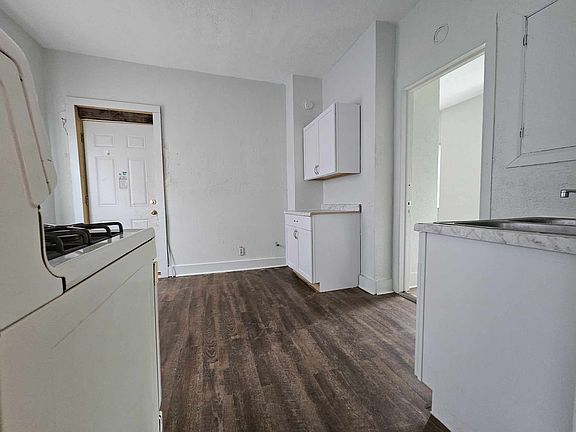 3rd image of 424 E Clarke St