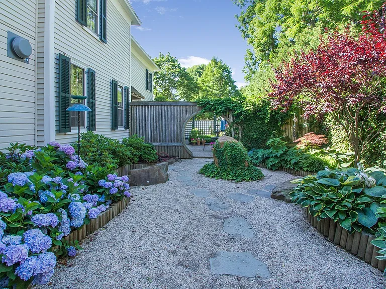 375 Hill St — Photo 18