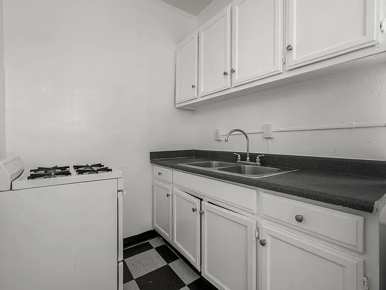 1610 N Normandie Ave — Photo 14