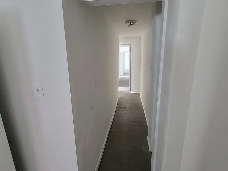 806 W 5th St #1 — Photo 5