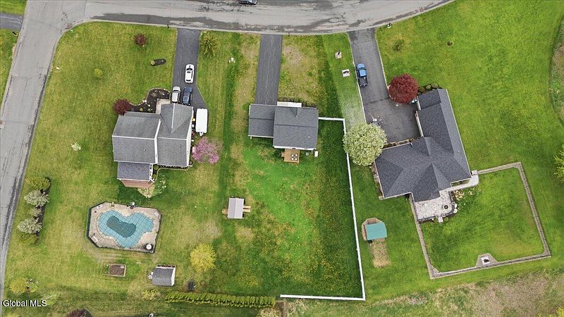 3rd image of 34 Eagle Lane