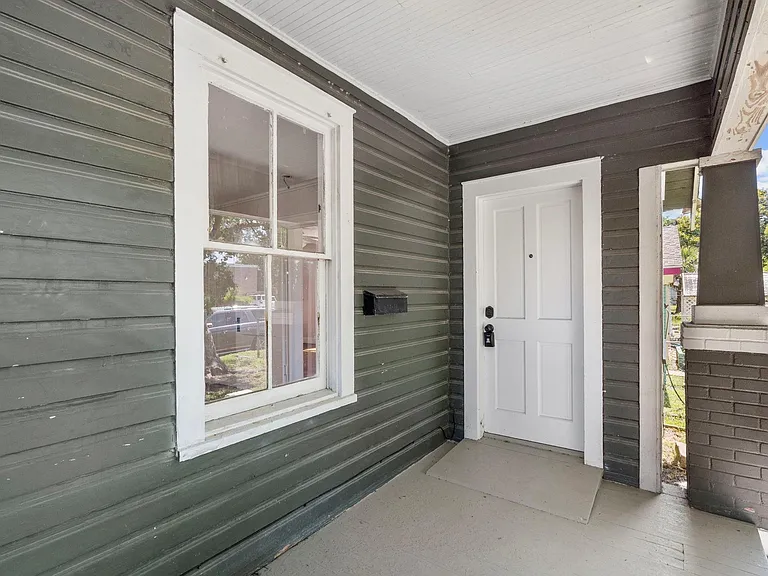4911 Avenue P 1/2 — Photo 10