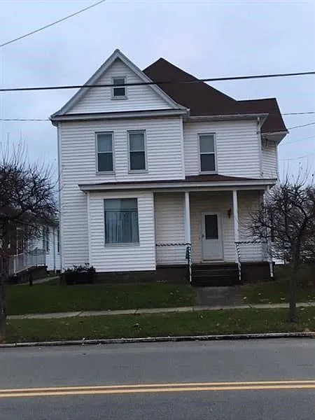 207 Independence St photo 1