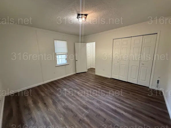 926 N Harding Ave, Wichita, KS 67208
